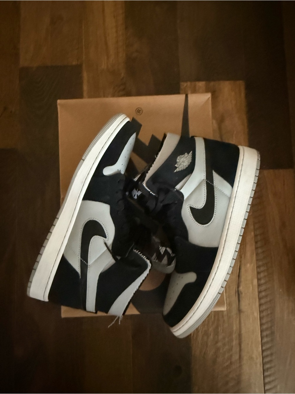Men's Air Jordan 1 Black and Grey High-Top Sneakers - Iconic Air Style - Picture 4 of 6